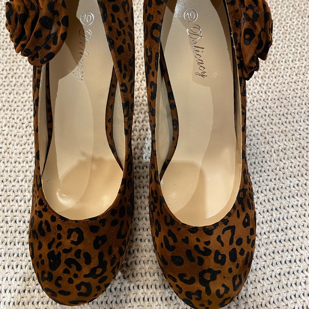 Sexy cheeta print shoes 👠